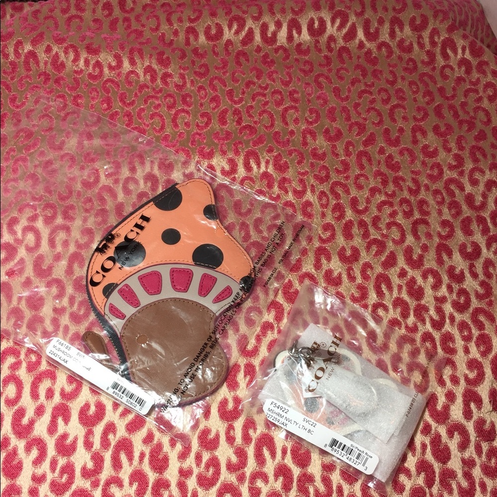🟣 2 COACH MUSHROOM COIN PURSE BAG & KEY FOB. This listing is for 2 items. - Picture 8 of 8